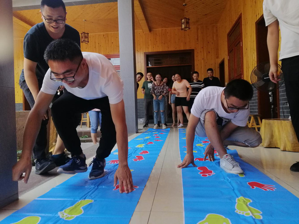 �����l(f��)չ��˾�����w�������������ġ������l(f��)չ��˾�_չ����(hu��)Ȥζ���(d��ng)